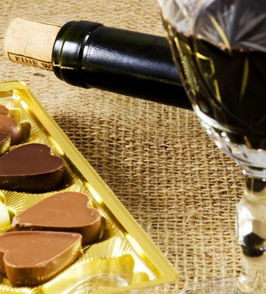 Wein und Schokolade daheim genießen