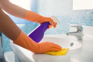 Besser immer mit Handschuhen putzen